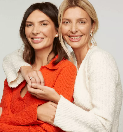SISTER’S AROMA — це beauty-бренд, створений в 2018 році двома сестрами — Дашею та Юлею Бурковськими